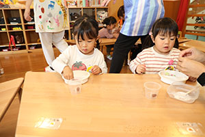 どんぐりのバッジ　あひる