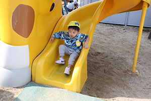 園庭遊び　年中Bチーム・2歳児クラス　NO．2