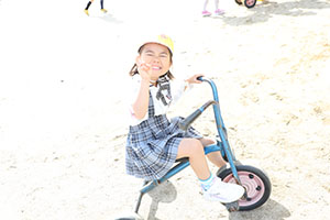 園庭遊び　年中Bチーム・2歳児クラス　NO．2