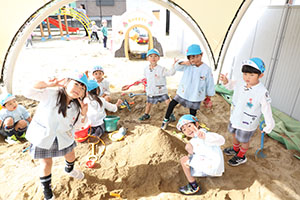 園庭遊び　年中Bチーム・2歳児クラス　NO．2