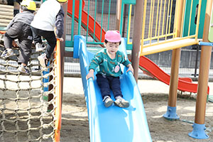 園庭遊び　年中Bチーム・2歳児クラス　NO．2