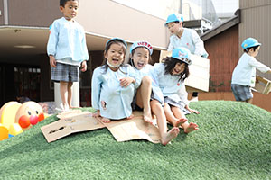 園庭遊び　年中Bチーム・2歳児クラス　NO．2