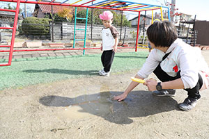 園庭遊び　年中Bチーム・2歳児クラス　NO．2