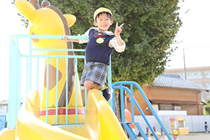 園庭遊び　年中Bチーム・2歳児クラス　NO．1