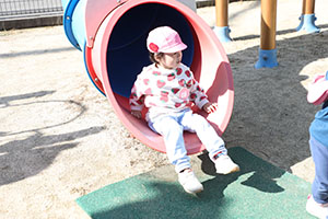 園庭遊び　年中Bチーム・2歳児クラス　NO．1