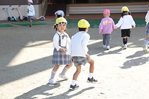 園庭遊び　年中Bチーム・2歳児クラス　NO．1
