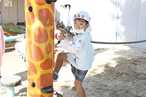 園庭遊び　年中Bチーム・2歳児クラス　NO．1