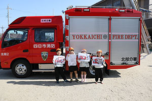 消防車の絵を描きました　E