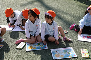 消防車の絵を描きました　E