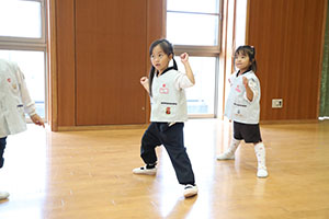 体操教室　ーボール投げー　たんぽぽ
