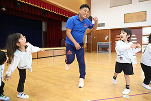 体操教室　ーボール投げー　たんぽぽ