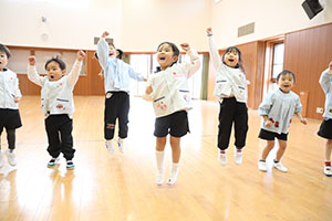 体操教室　ーボール投げー　たんぽぽ