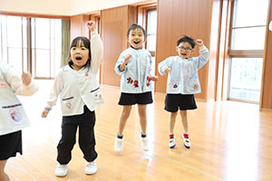 体操教室　ーボール投げー　たんぽぽ