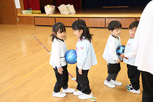 体操教室　ーボール投げー　たんぽぽ