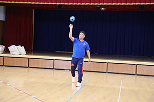 体操教室　ーボール投げー　たんぽぽ