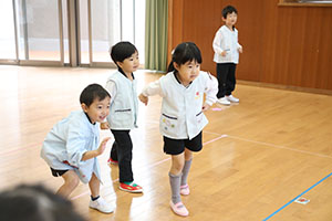 体操教室　ーボール投げー　たんぽぽ