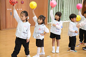 体操教室　ーボール投げー　たんぽぽ