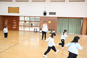 体操教室　ーボール投げー　たんぽぽ
