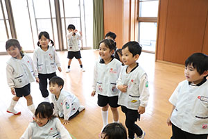 体操教室　ーボール投げー　たんぽぽ