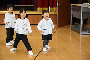 体操教室　ーボール投げー　たんぽぽ