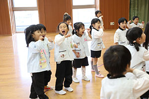 体操教室　ーボール投げー　たんぽぽ