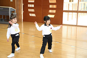 体操教室　ーボール投げー　ひまわり