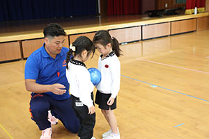 体操教室　ーボール投げー　ひまわり