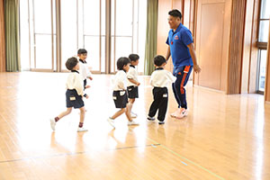 体操教室　ーボール投げー　ひまわり