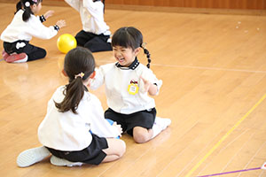 体操教室　ーボール投げー　ひまわり