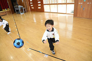 体操教室　ーボール投げー　ひまわり