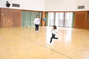 体操教室　ーボール投げー　ひまわり