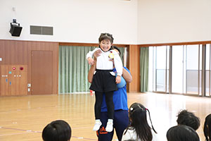 体操教室　ーボール投げー　ひまわり