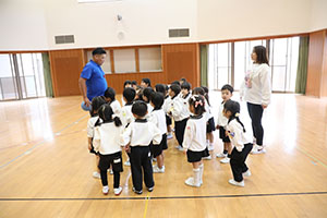 体操教室　ーボール投げー　ひまわり