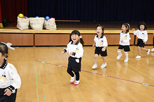 体操教室　ーボール投げー　ひまわり