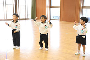 体操教室　ーボール投げー　さくら