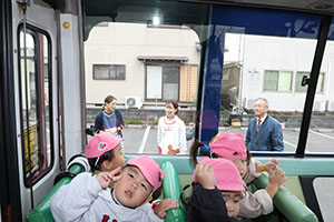 汽車バスに乗りました🚌　2歳児クラス