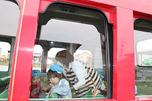 汽車バスに乗りました🚌　2歳児クラス
