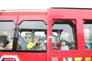 汽車バスに乗りました🚌　2歳児クラス