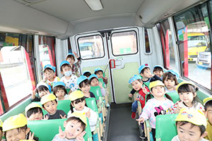 汽車バスに乗りました🚌　2歳児クラス