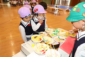 フードコートごっこ楽しかったね　すみれ・E・A