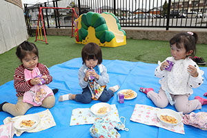 キッズガーデンでピクニック🍴　ぺんぎん