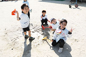 元気いっぱい園庭遊び！！　年長Aチーム