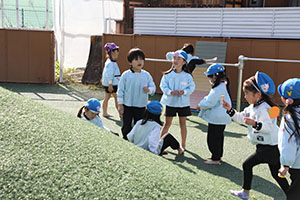 元気いっぱい園庭遊び！！　年長Aチーム