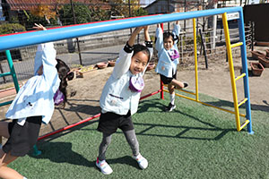 元気いっぱい園庭遊び！！　年長Aチーム