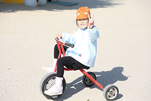 元気いっぱい園庭遊び！！　年長Aチーム