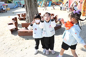 元気いっぱい園庭遊び！！　年長Aチーム