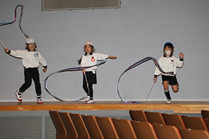 柿安シティーホールでリズム予行　年長Aチーム（C・Ｄ・Ｅ）