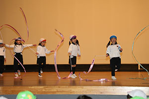 柿安シティーホールでリズム予行　年長Aチーム（C・Ｄ・Ｅ）