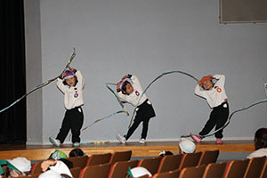 柿安シティーホールでリズム予行　年長Aチーム（C・Ｄ・Ｅ）