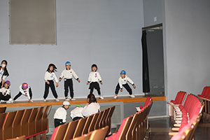 柿安シティーホールでリズム予行　年長Aチーム（C・Ｄ・Ｅ）